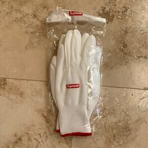 Supreme gloves mits